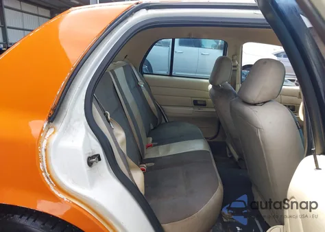 2010 Ford Crown Victoria Police Interceptor z USA, uszkodzony, nr VIN 2FABP7BV9AX118966